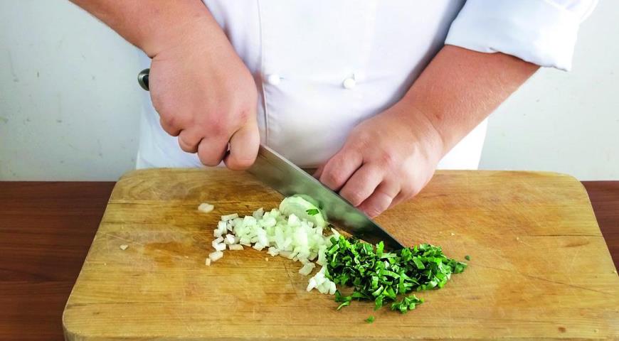 Фото приготовления рецепта: Макароны с мясным соусом и брокколи, шаг №1