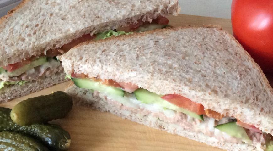 Готовим сэндвич с тунцом