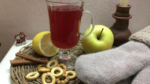 Зимний клюквенно-яблочный напиток
