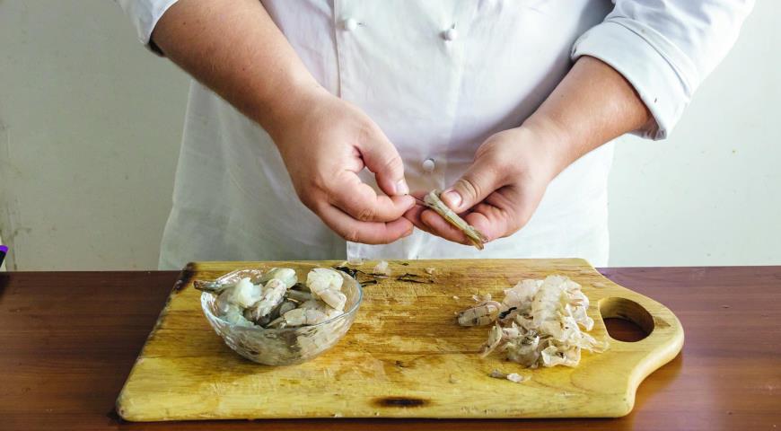 Фото приготовления рецепта: Салат из морепродуктов , шаг №1