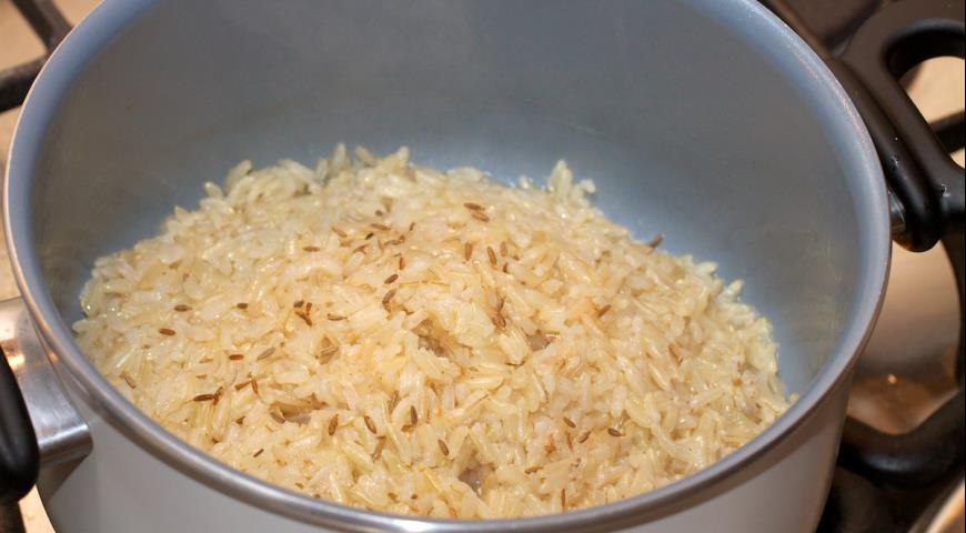 Отварить рисовую смесь для приготовления бата, оставить под крышкой