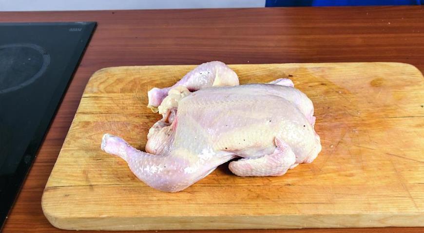 Фото приготовления рецепта: Курица с сорока зубчиками чеснока, шаг №1