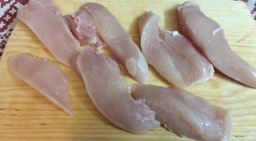 Фото приготовления рецепта: Нежное куриное филе в хрустящей панировке, шаг №1