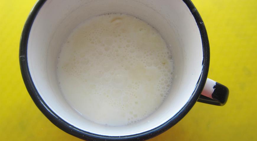 Жлатин заливаем молоком, нагреть, затем охладить