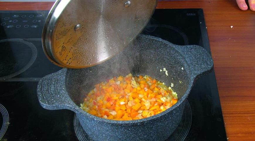 Фото приготовления рецепта: Китайский овощной суп, шаг №2