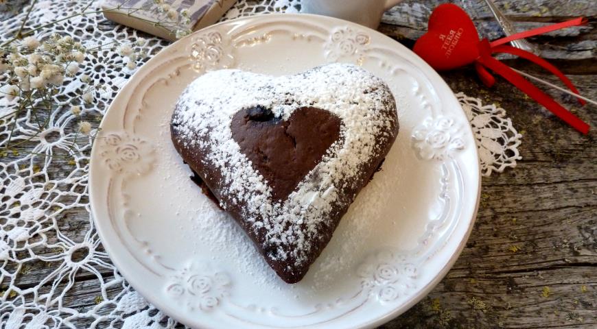 Готовим шоколадный пирог с черникой
