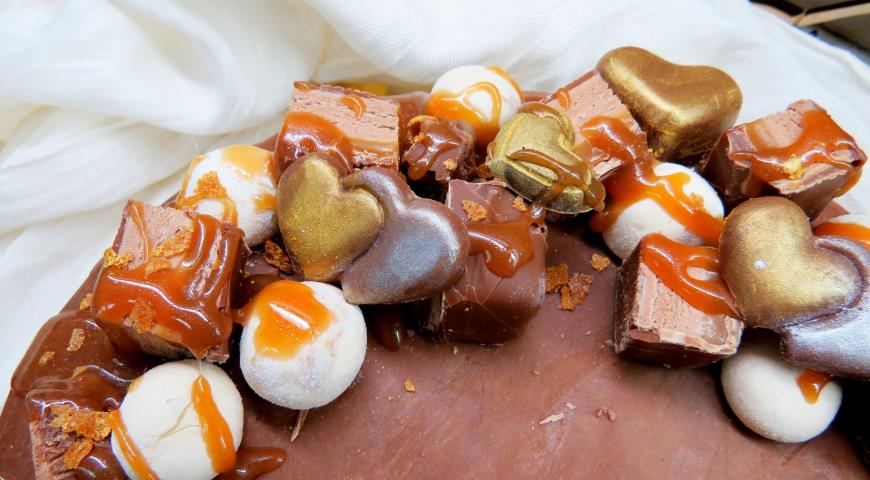 Рецепт шоколадного чизкейка "Марс" с нугой и солёной карамелью