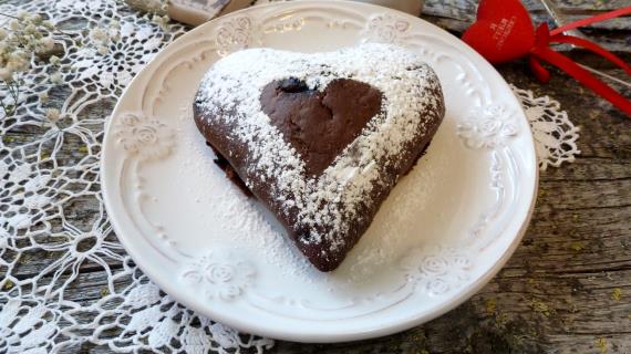 Шоколадный пирог с черникой