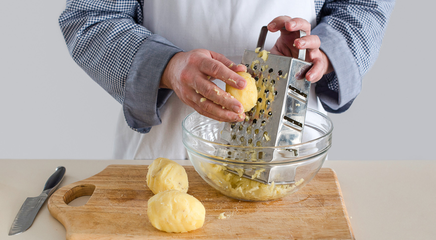 Фото приготовления рецепта: Картофельные зразы с грибами, шаг №1