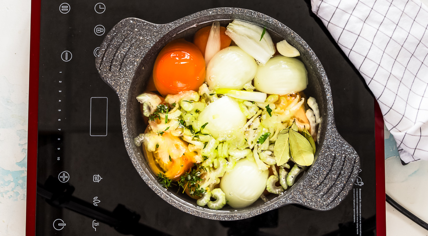 Фото приготовления рецепта: Суп из помидоров с базиликом, шаг №3