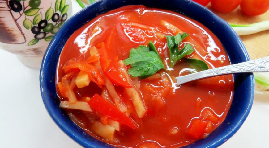Постный томатный суп с сельдереем