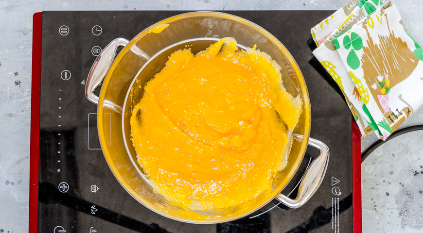 Фото приготовления рецепта: Пасха с абрикосовым соусом, шаг №4