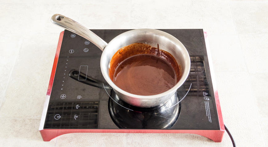 Фото приготовления рецепта: Брауни с кабачками, шаг №2