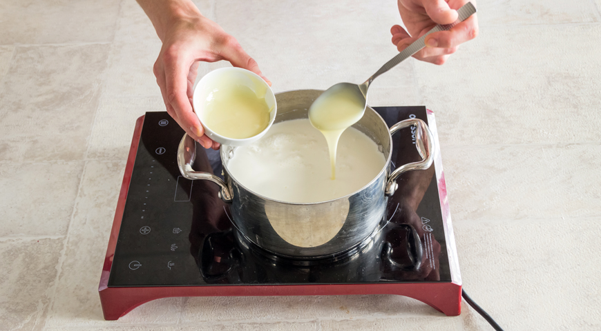 Фото приготовления рецепта: Молочная лапша, шаг №3