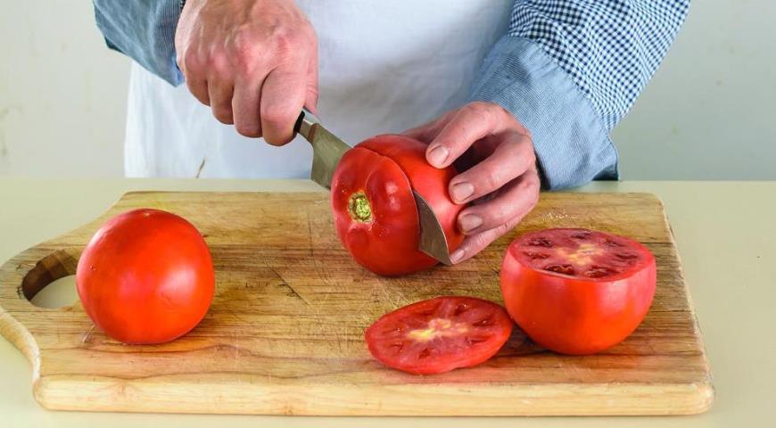 Фото приготовления рецепта: Фаршированные тунцом и сладким перцем помидоры, шаг №3