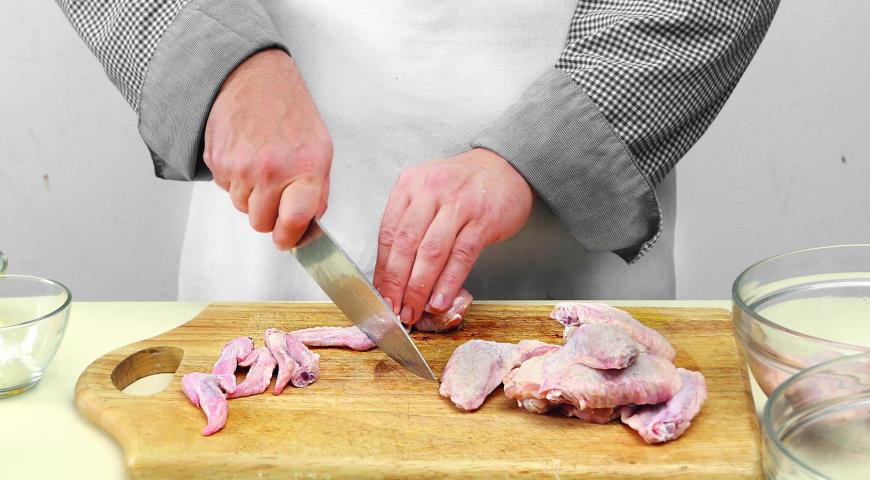 Фото приготовления рецепта: Острые куриные крылышки в стиле корейское BBQ, шаг №1
