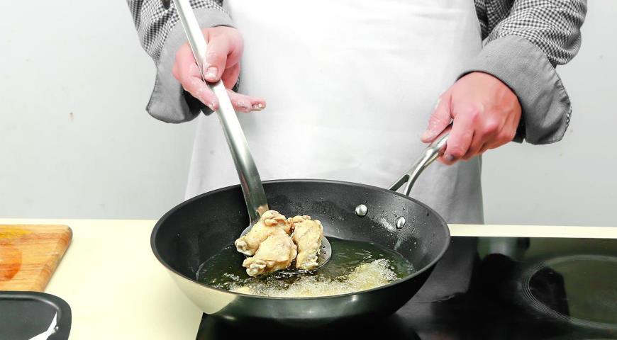 Фото приготовления рецепта: Острые куриные крылышки в стиле корейское BBQ, шаг №4