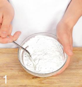 Фото приготовления рецепта: Фрикадельки из трески с йогуртовым соусом, шаг №1