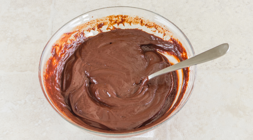 Фото приготовления рецепта: Шоколадный тарт с соленой карамелью, шаг №8