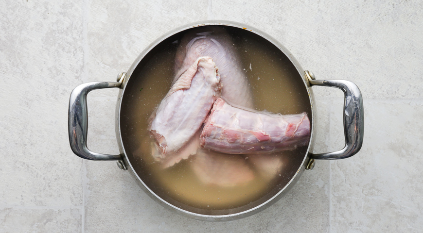 Фото приготовления рецепта: Похмельный суп с фрикадельками из индейки, шаг №4
