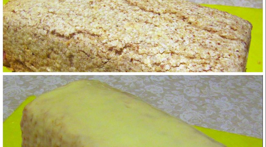 Замороженную основу десерта по мотивам "Исфахан" покрываем глазурью