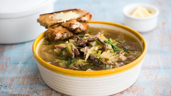 Суп из индейки, порея и пекинской капусты