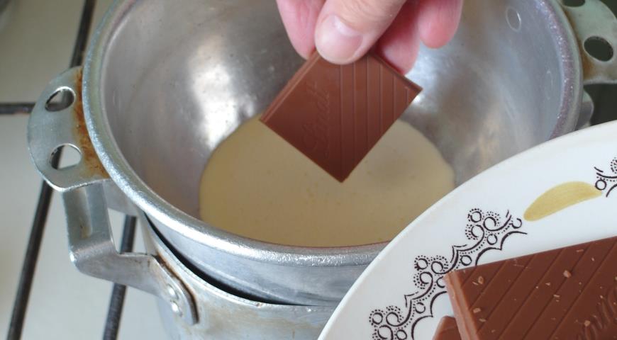 Готовим шоколадный ганаш для холодного десерта