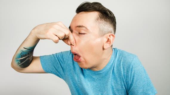 5 невинных продуктов, вызывающих запах изо рта