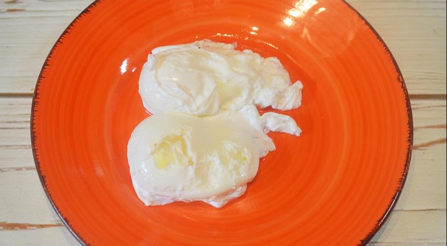 Турецкая яичница с йогуртом "Чылбыр". Шаг 3