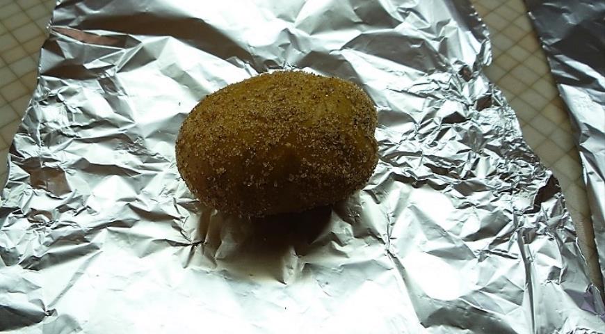 Кумпир (kumpir) - картофель в фольге по-турецки. Шаг 2