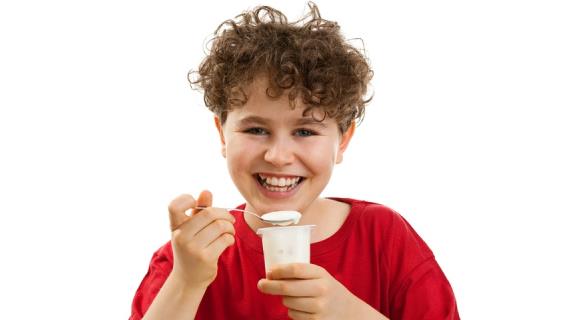 Как обезжиренный йогурт может стать причиной появления прыщей