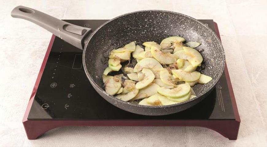 Фото приготовления рецепта: Тарталетки Утка с яблоками, шаг №3