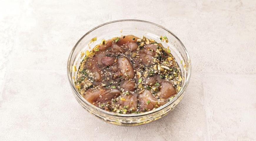 Фото приготовления рецепта: Шашлычки-сатай из индейки с арахисовым соусом, шаг №4