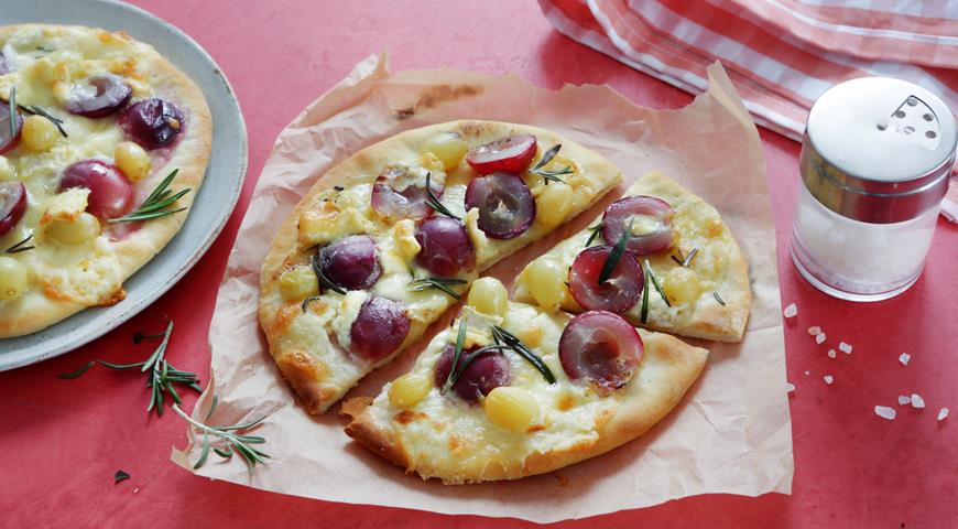 простые рецепты с виноградом. пиццеты с виноградом и козьим сыром 