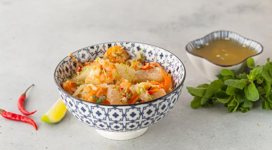 Вьетнамский салат с креветками, помело и жареным шалотом 2