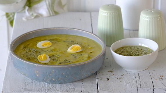Холодный суп из щавеля с яйцом