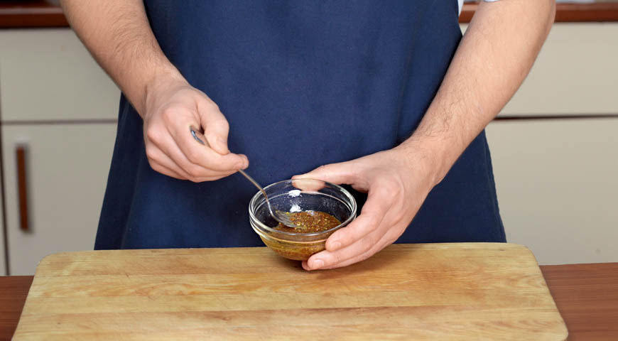 Фото приготовления рецепта: Ростбиф с острым горчичным соусом, шаг №5