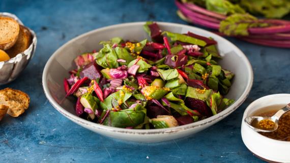 10 вкусных рецептов приготовления свеклы из листьев: для салатов, гарниров и закусок