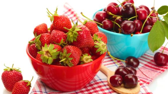 Летние ягоды: черешня и клубника. 21 отличный рецепт для детей