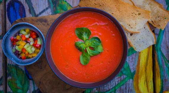 6 рецептов самых интересных холодных супов для жаркого лета, от окрошки до гаспачо