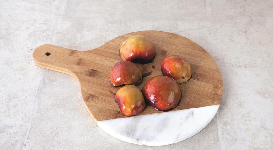 Фото приготовления рецепта: Персики-гриль с кремом, шаг №2