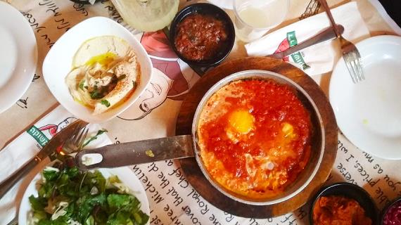 5 самых известных блюд израильской кухни и кое-что еще