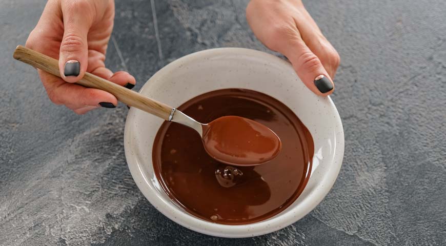 Торт Захер, растопите шоколад на водяной бане