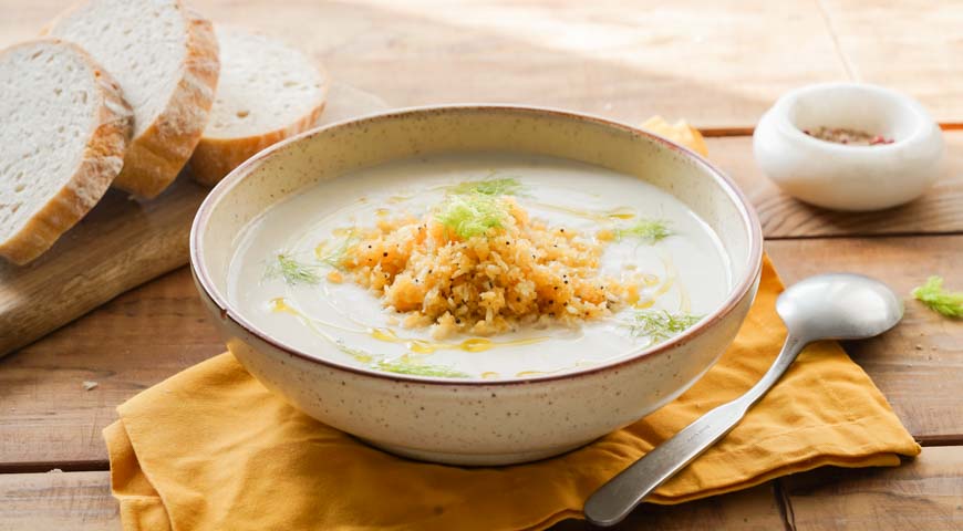 Крем-суп из цветной капусты, готовое блюдо