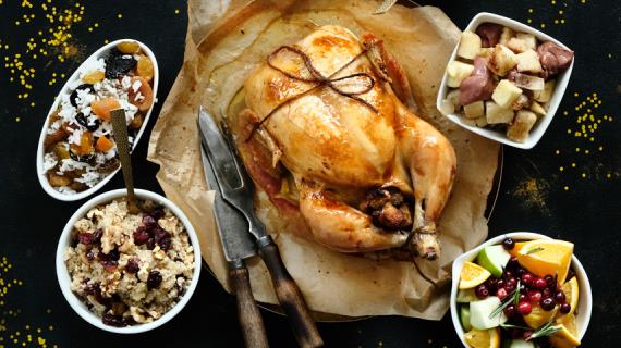 Как правильно запечь курицу в духовке и подобрать к ней интересные начинки