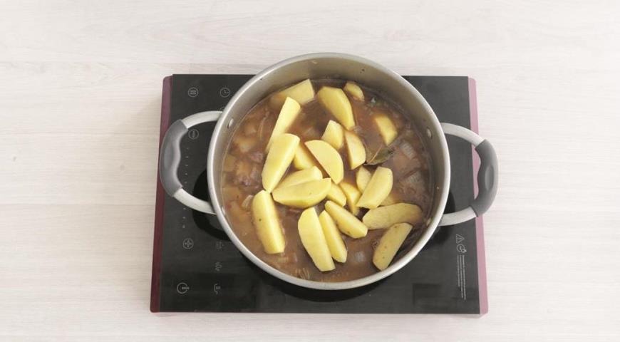 Фото приготовления рецепта: Пряный суп с ягнятиной и картофелем, шаг №5
