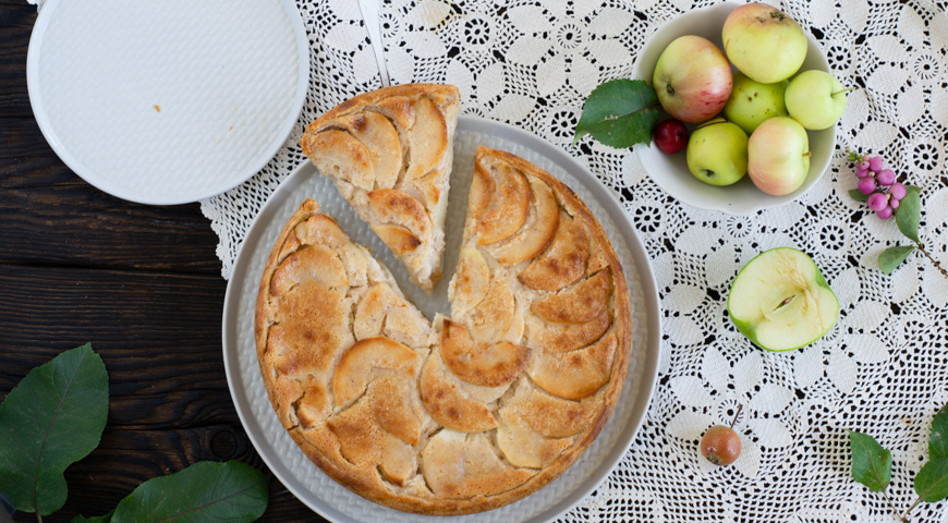 Воздушный яблочный пирог — пышная шарлотка без манки
