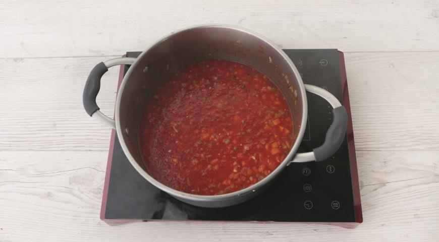Фото приготовления рецепта: Суп из трески с картофелем и помидорами, шаг №2