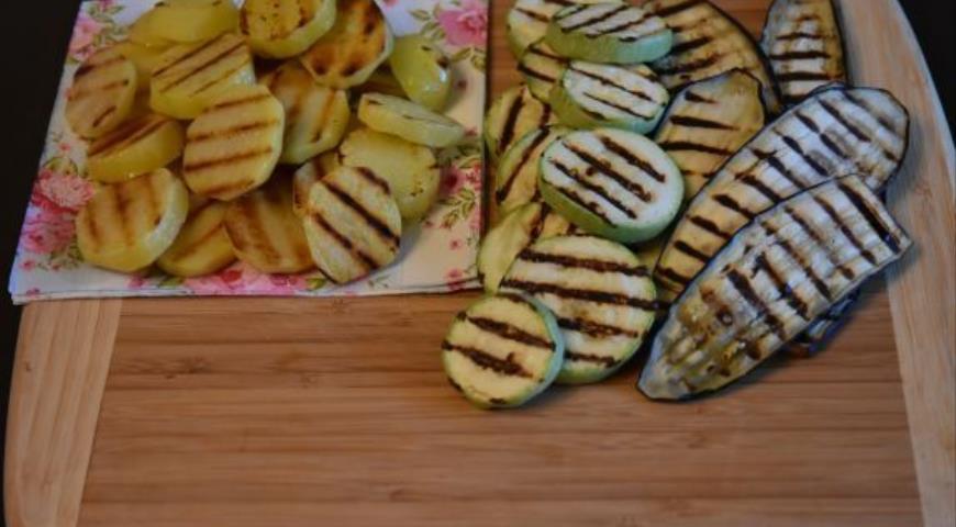 Фото приготовления рецепта: Мусака по-гречески с картофелем, шаг №1