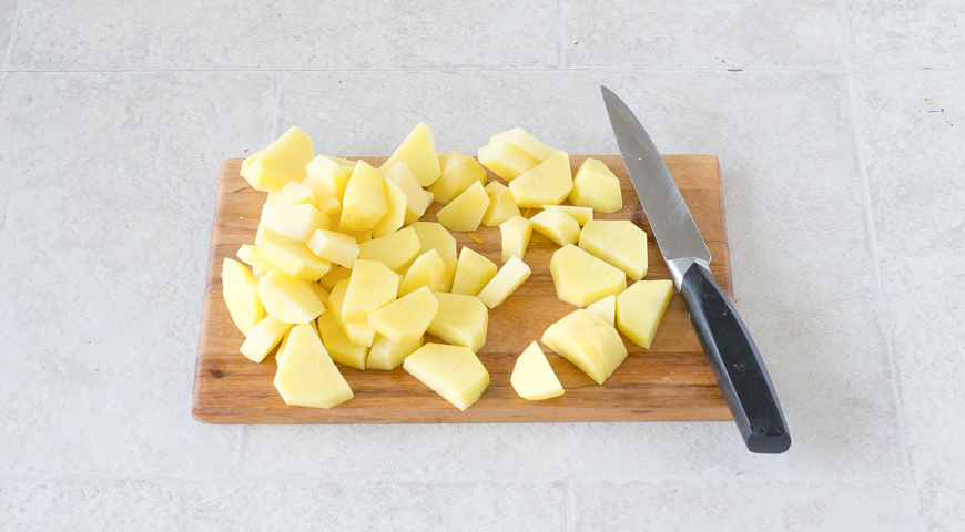 Картошка в сметане, нарежьте картошку